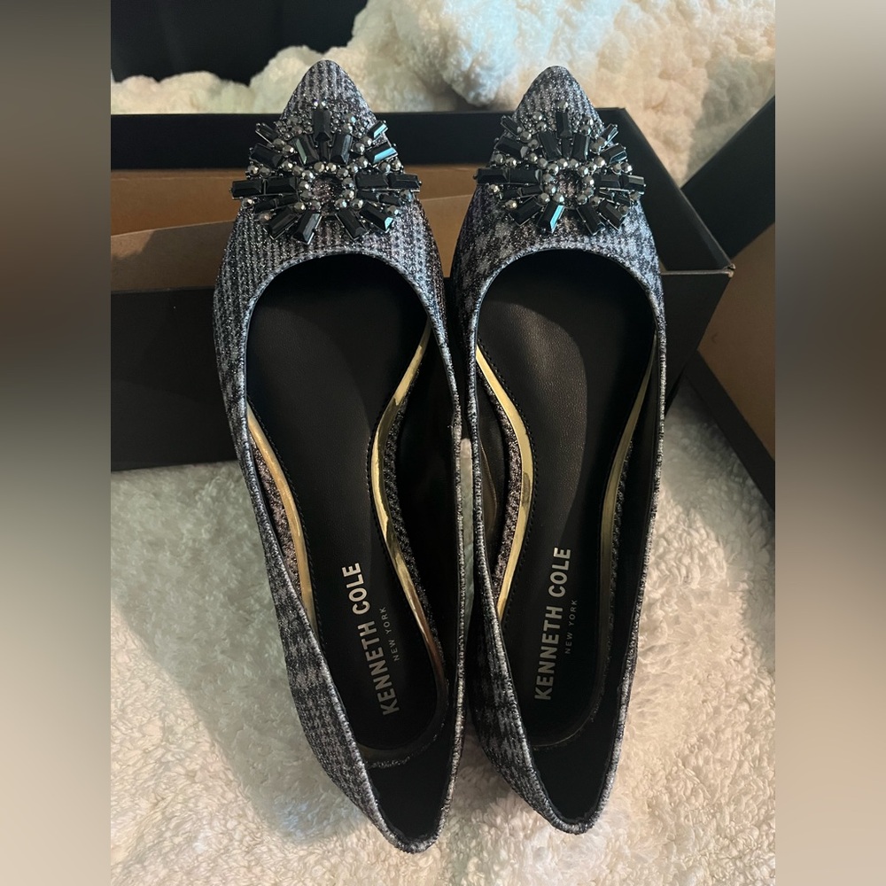 Kenneth Cole Women's GAYA Starburst Metallic Slip on Flats Sz 6